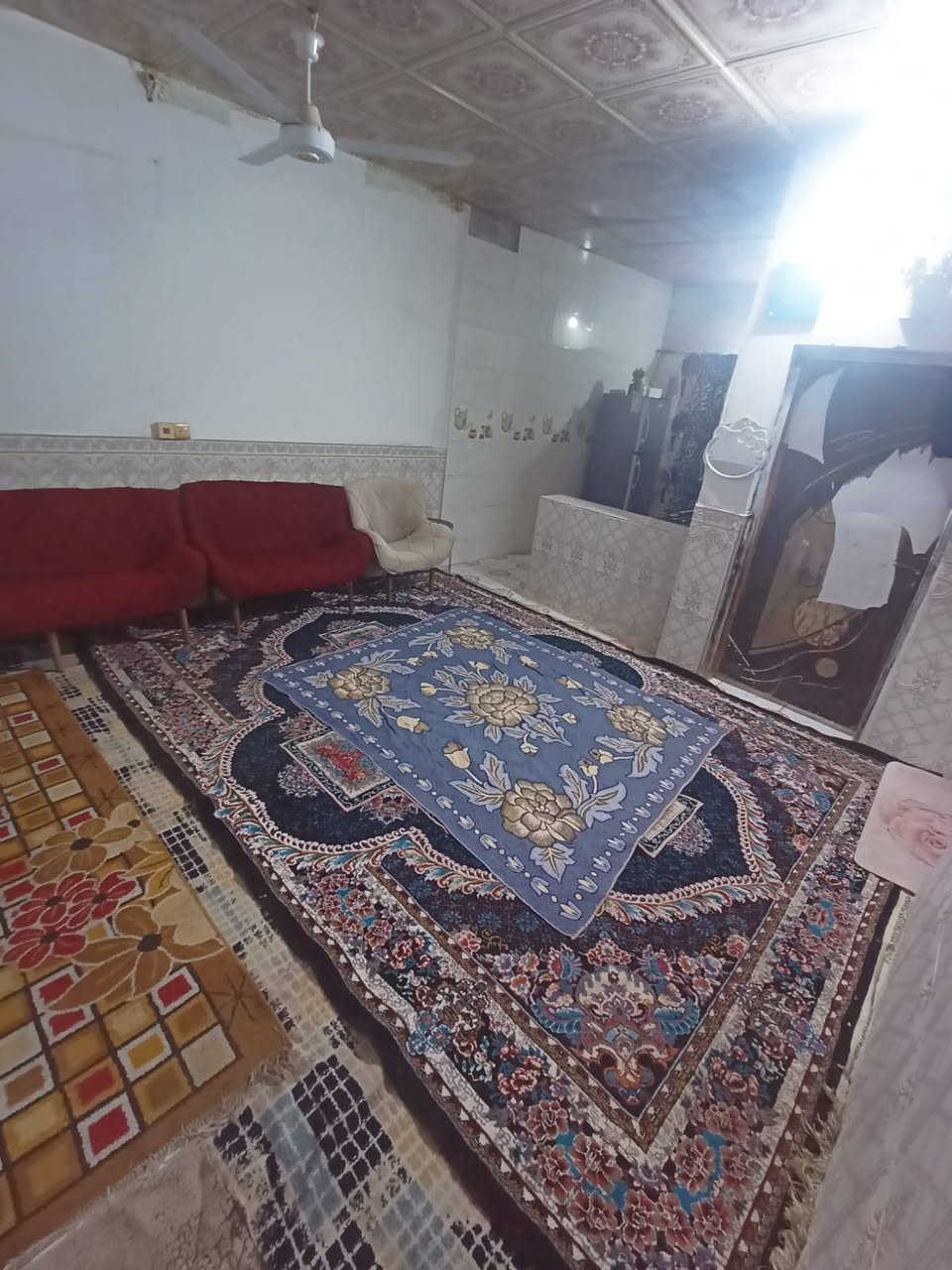 بيت للبيع على طريق ياعلي عامود 136...190 متر مبني 90 و100 متر قطعه سقف سندويج غرفه وصاله مطبخ وستقبال السعر 20 يبعد عن شارع العام 500 متر***********
