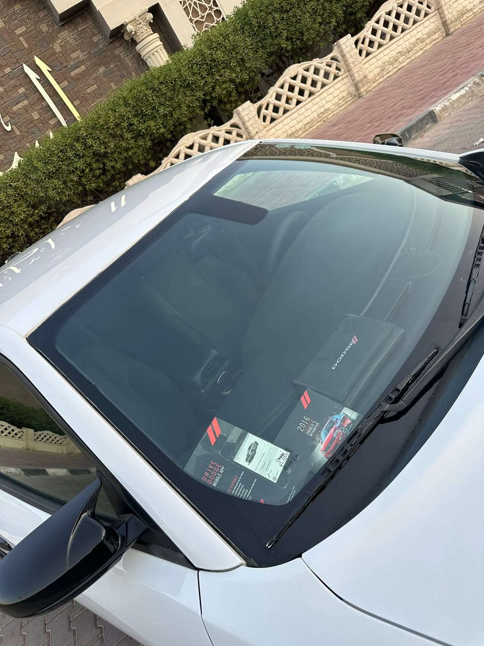 السـلام عليـكم 
للبيع دوج جارجر 2015 
SXT وارد كندي 🇨🇦 لون ابيض 
داخله كلين هنا صار بيها قطعتين صبغ بدون دواخل ولا فتح وبيها شبر صبغ بل جاملغ الامامي  وبارد بل جاملغ الامامي 
———————————————
محدث SRT كامل 
رقم اربيل بأسمي مداور ثاني يوم رقم انكليزي 
ما مشتغله خط 
محرك كير حدادية كفاله 
تبريد ثلج ❄️ 
تخم تاير جديد 
——————————
المواصـفات 
شاشه جبيره 
شفتات ستيرن 
كامره خلفية 
عدادات 260 كيلو متر 
دوسات رياضي 
منظومة زنون 
لدات سموك 
كشن حضن
تشغيل عن بعد 
بصمتين
تخم لحية امامي خلفي صفاح 
وباقي مواصفات الجارجر المعروفه 
——————————
مكاني النجف 
*********** 
***********
السعر 175 وبيها مجال بسيط.
