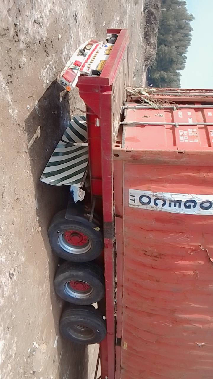 سلام عليكم عربانه اوربيه وياها حاويه مراوس بجارجر متومه كون طبق الصل مكاني واسط الصويره ***********
