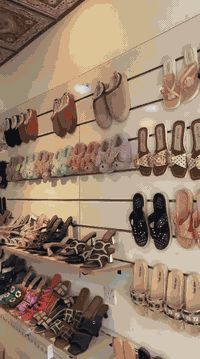 اسلام عليكم  محل  احذيه وجنط  للبيع لعدم التفرغ ⭕️
كامل هوه والبضاعه  والديكور  
الموقع/تكريت القادسيه 
بسعر مناسب جداً والبضاعه خير من الله بي
السعر مليونين ونص وبي مجال بسيط 
للأستفسار الاتصال 
واتس ***********
بدون واتس ***********
