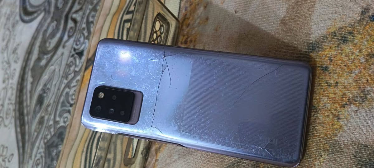 Infinix NOTE 10 Pro
جهاز افنكس نوت عشره برو 
ذاكره 256 
بطاريه 5000
لبيع جهاز نضيف جهاز بيه 
كسر بل ضهر بس جهاز نضيف 
سعر 125 بيه مجال 
 مكان واسط كوت وافدين
 الرقم  ‏‪***********‬‏
