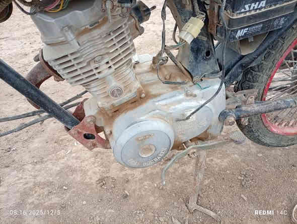 سلام عليكم  دراجه  للبيع موديل 19 اوراق اصوليه محرك مفتوح مره واحده دراجه نضيفه  ***********
