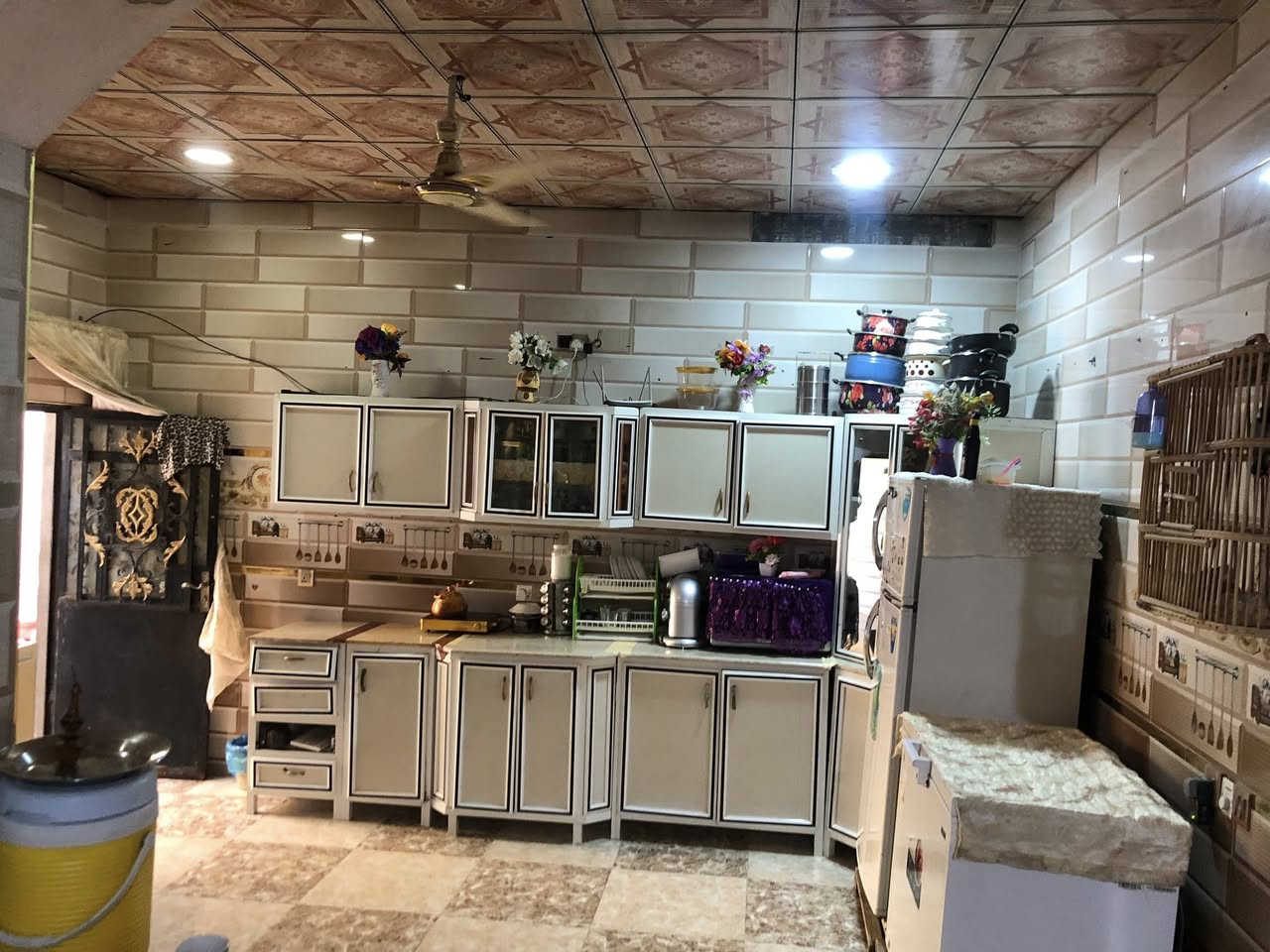 طابو زراعي بسم عراقي سند 25 يتكون ٣غرف ٤محلات عل شارع تجاري صحيات خارجيه وداخليه وحديقه واستقبال ومطبخ مساحته 365 لبيت بشارع الوسطي ببو الخصيب لاستفسار اكثر هاذ رقم ***********
