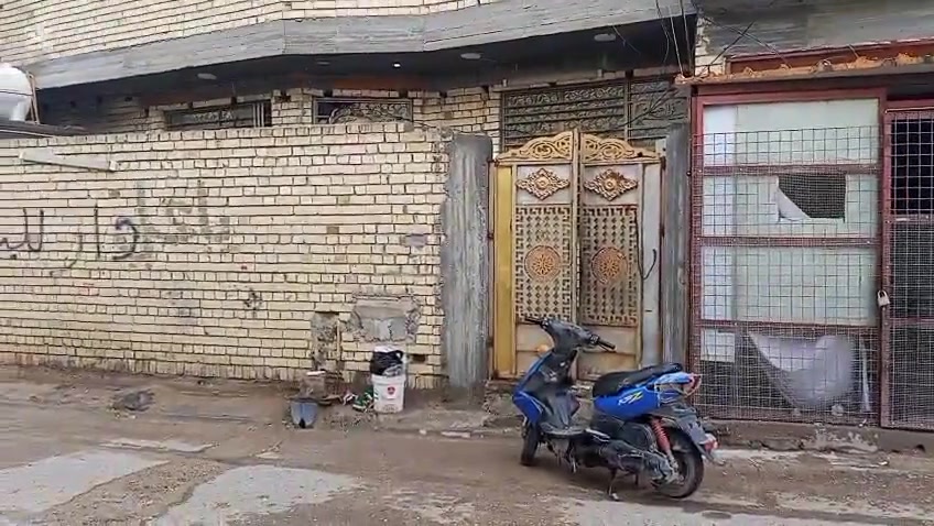 السلام عليكم دار للبيع المساحه 200 متر بناء حديث درجه والى لاساس رفت بناء طابوك بي اسواق من ضمن البيت العنوان الحميديه شارع المعسكر الستفسار ***********
