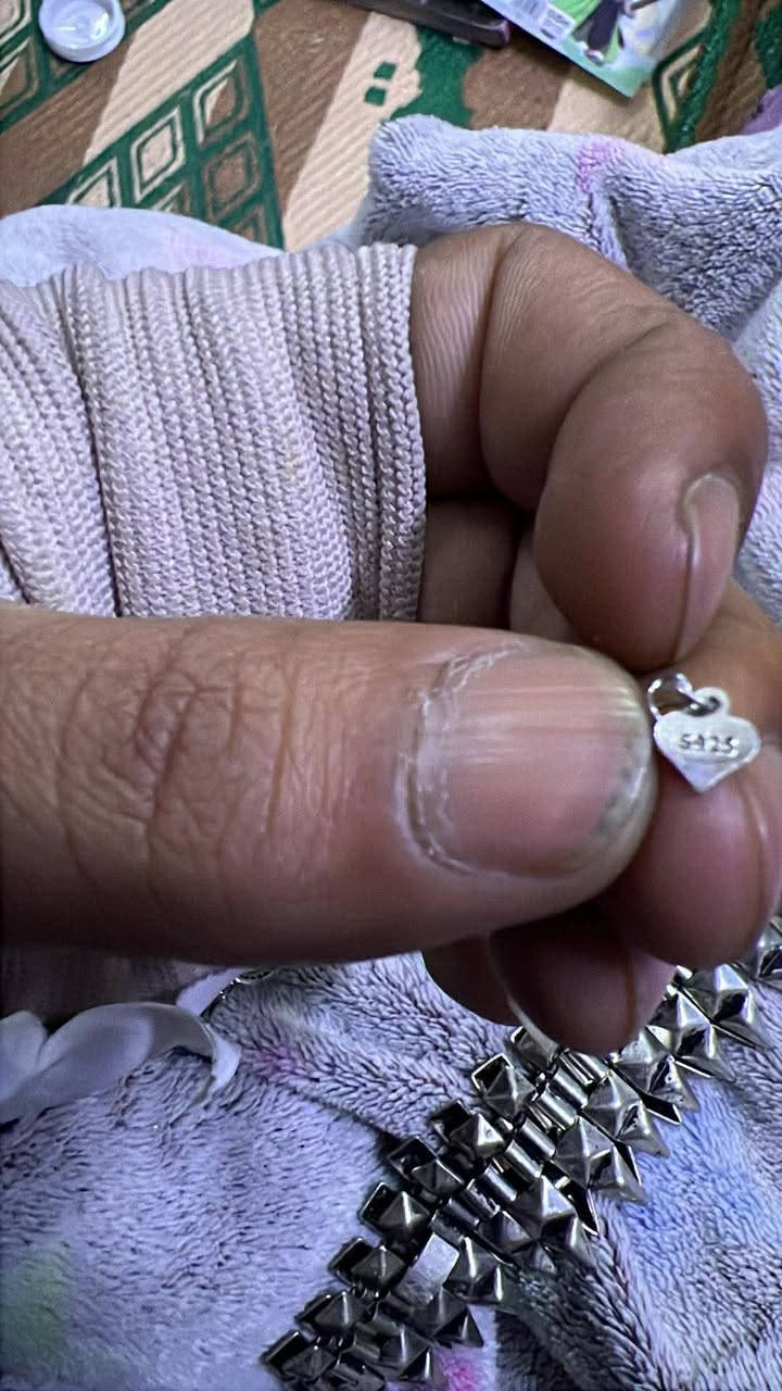 للبيع فضه وزن 73غرام مكاني بغداد النهضه مستعجل على بيعتهن ***********
