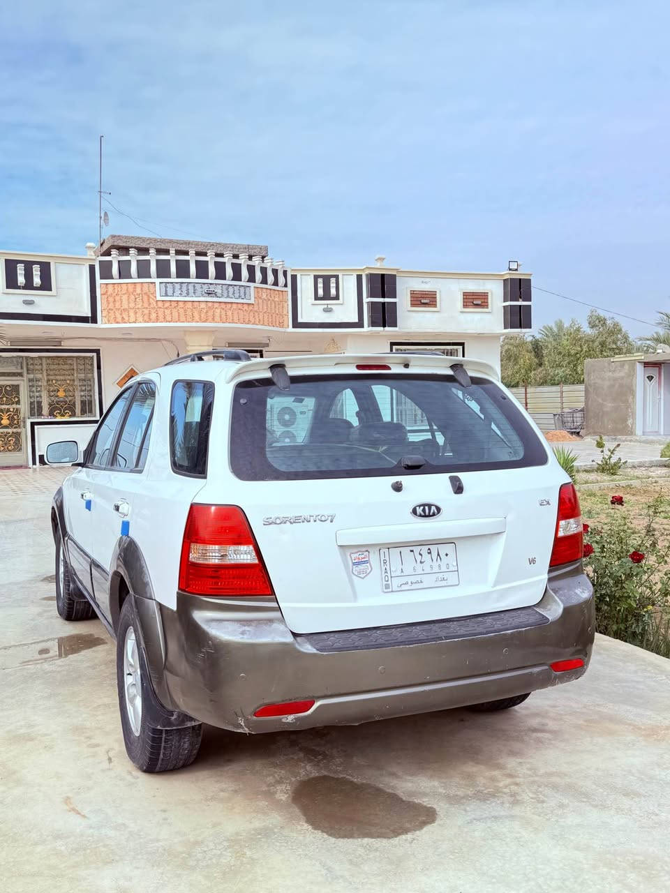 السلام عليكم 
كيا سورنتو موديل 2009 خليجي 
مكفوله بيه صبغ نص الجاملغ الخلفي بدون حادث 
محرك ٦ سلندر ٧ راكب 
سياره جاهزه مناقصه شي 
محرك كير مكفول 
رقم بغداد شرط التحويل
مكاني الدوره 
السعر 107 وبيه مجال للشراي 
*********** بغداد, العراق
