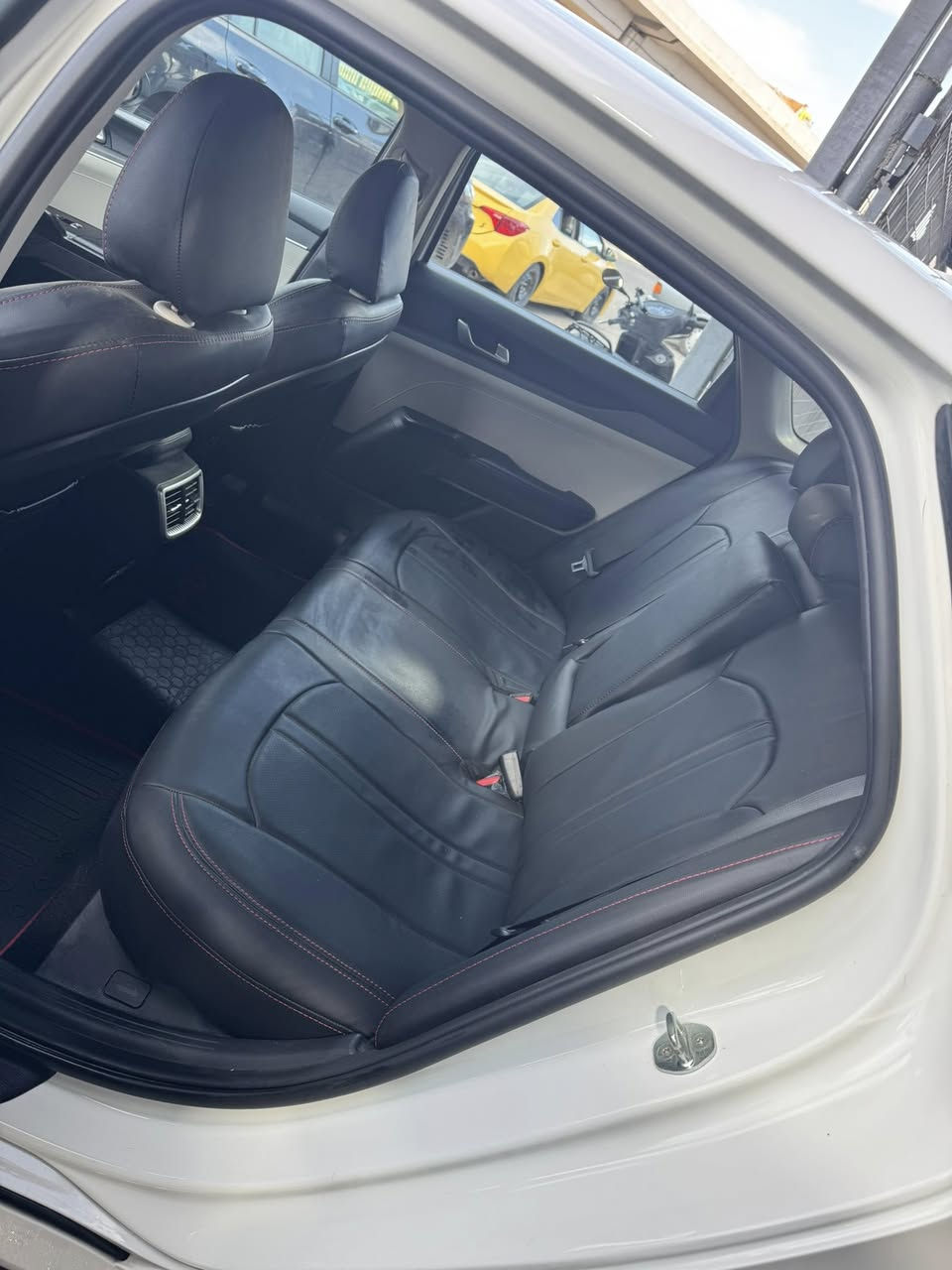 السلام عليكم كي 5 2022 خليجي ضمان الدولي
كفاله عامه بيه طخه زغيره بل باب الخلفي
ماشيه 700000الف
محرك 2000 دوش
بصمه
حساس امامي خلفي
كامره دواره
مري ترحيب
كشنات جلد 
تخم تاير جديد
رقم بغداد انكليزي
السعر 192 وبيه مجال حك العمله 
*********** حسين
