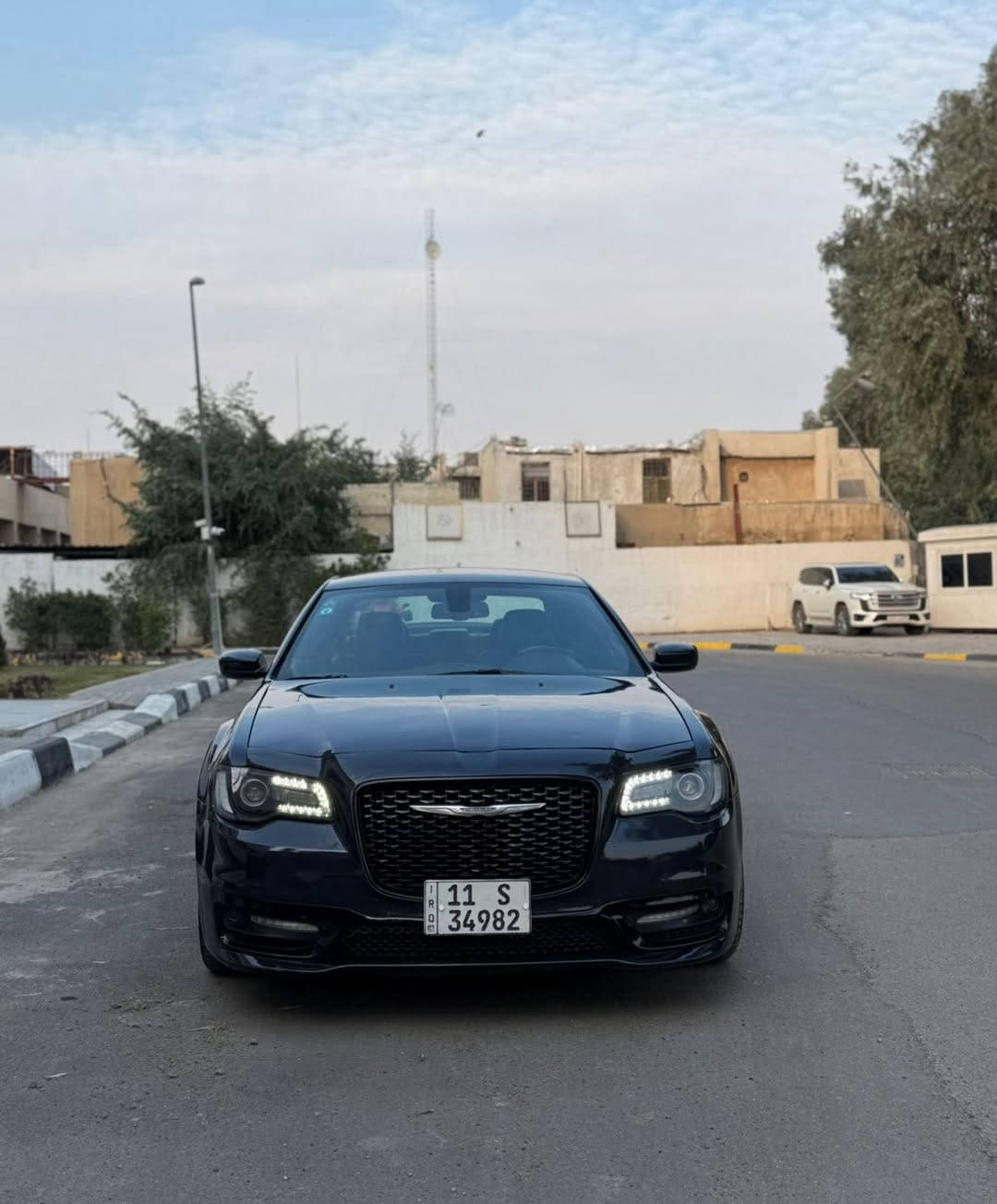 السلام عليكم
للبيع فقط 
كرايسلر (اوباما ) s300 
2019 
رقم بغداد بأسمي تحويل ثاني يوم 
رقم وهزه وسنويه كلشي جديد ✅
فول عده البانوراما 
السياره نظيفه جداً وعليها ادامه كامله من كل النواحي وجاهزه لآخر حبة 
صبغ جاملغين وبنيد علماً الحادث فقط بنيد وربع الجاملغ لكن الثاني توحيد لون 
مكانها بغداد حي القادسيه او السيديه 
السعر ١٩٧  وبي مجال بسيط 
***********
