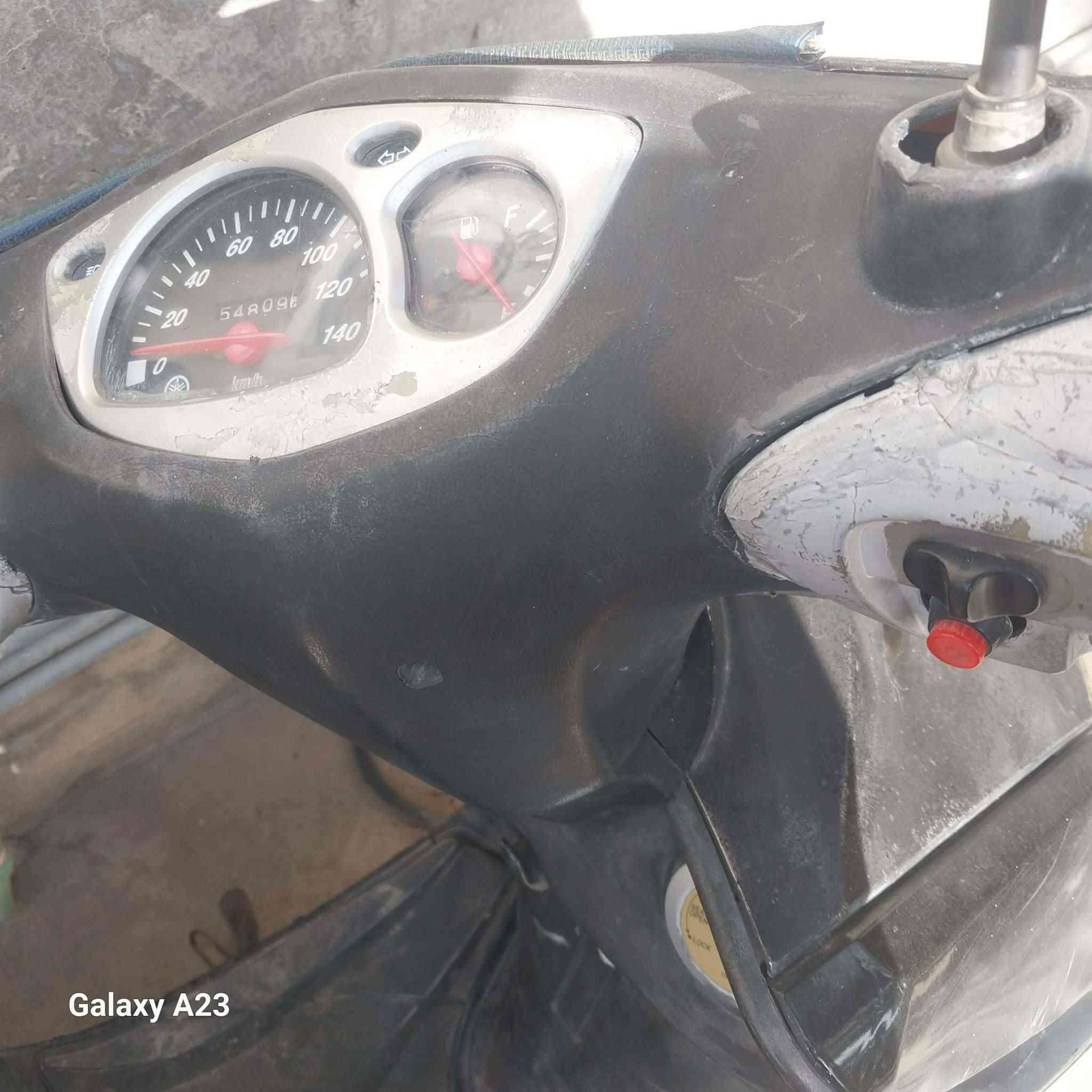 السلام عليكم دراجة سكنس للبيع كهربائيات كاملة لايت عالي ناصي اشاير كلهة شغالة دراجة كلشي بيها بلادي سلف وباتري جديد هندر شغال تايرات 2جدد عداد سرعة وعدادبانزين يشتغلن السعر 325قفل مكاني بغدادالتاجي ***********
