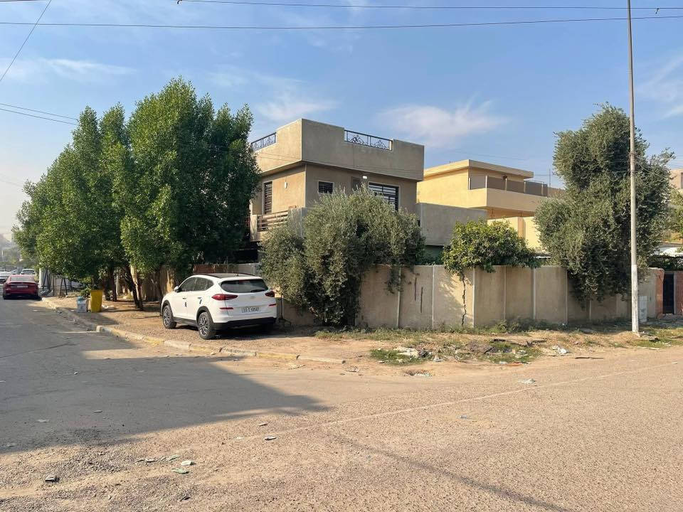 للبيع دار ركن يباع بالكامل او تقطيع حسب الطلب المساحه ٢١٥متر الواجهه عالحديقه ١٦،٥ والنزال داخل الفرع ١٣ متر  الموقع شارع فلسطين محله ٥٠٤ خلف نادي التركمان 

للاتصال *********** او *********** شركة الخيمه للعقار السعر عالخاص راسلني لو تتصل
