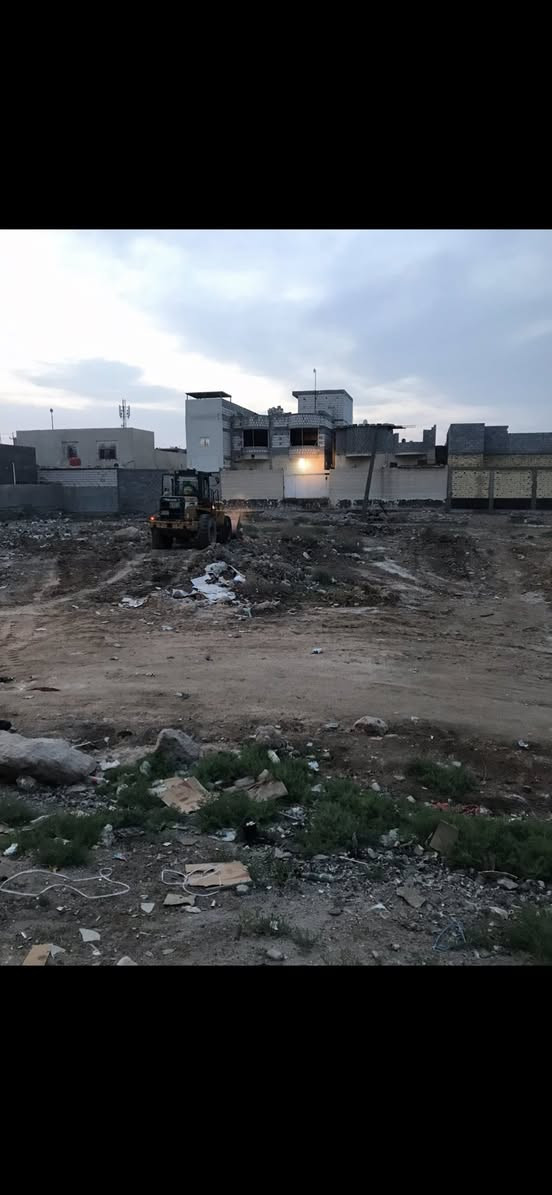 اليوم وبفضل الله 
تم قلع قطعة أرض بمساحة 300م. في. التنومه (ألصالحيه) وتم نقل الأنقاض وتم دفن القطعه بالسبيس والأسمنت وحدلها طبقتين للأستفسار ***********. أو   ***********
