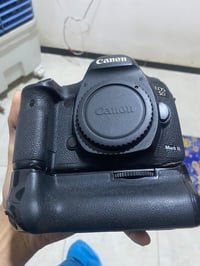 للبيع كانون 5D M3 مع كرب وبطاريتين وعدسه 70/200 F4 وكامل ملحقاتهم  بسع...