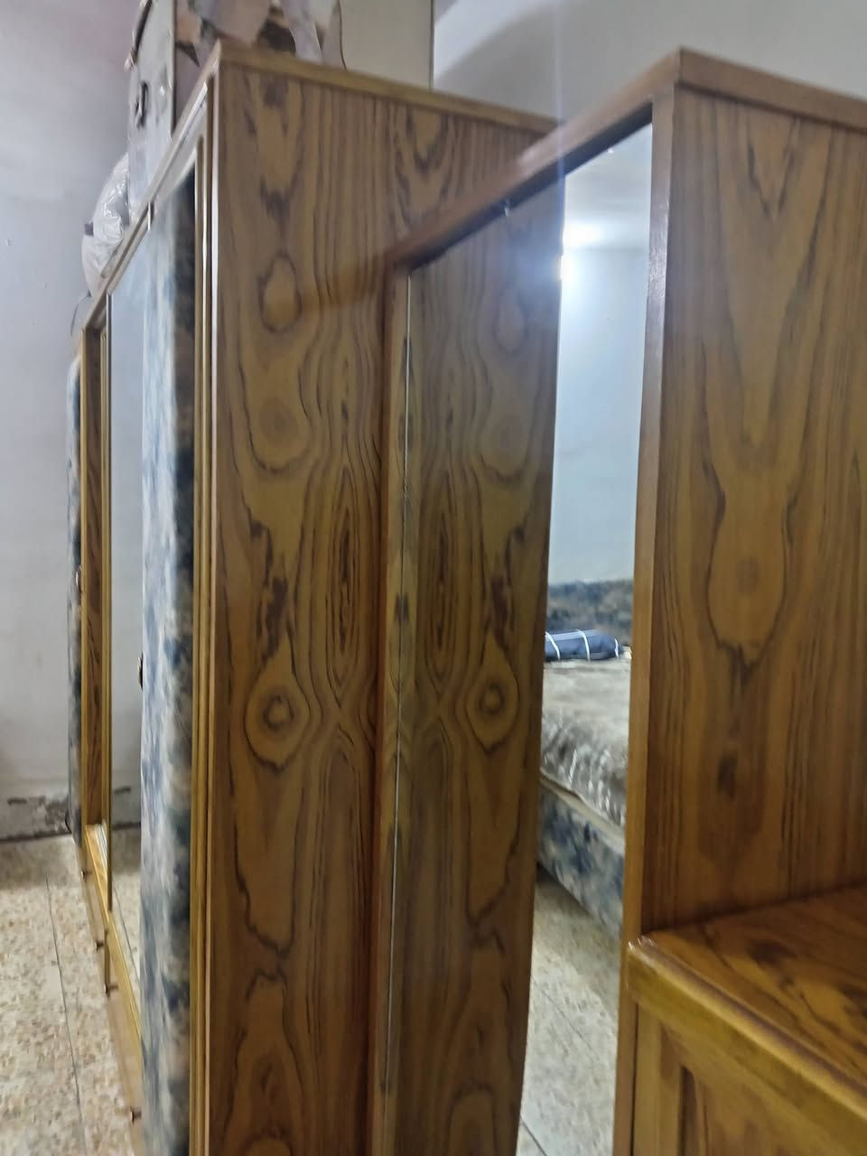 السلام عليكم غرفه النوم للبيع جديد مامسخدمه هوايه صارله شهرين عندي الغرفه تفصال عراقي شكل التركيه
السعر مليون و850 وبيه مجال العنوان بغداد الخطيب ليحب يتصل *********** متواجد واتساب
