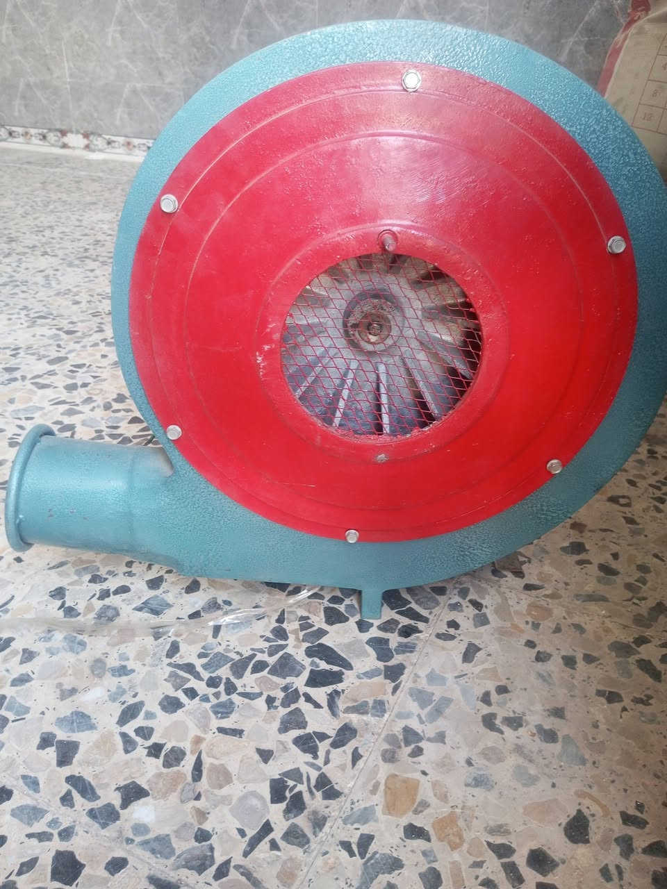 مبردة حجم 60 حوض كبير شغاله عالفحص سعر ٢٥٠ وبيه مجال 
بور هواء ماطور جبير دفع عشرين متر غير مستخدم يرهم للقاعات والحسينات الكبار سعر ١٥٠ وبيه مجال ***********
