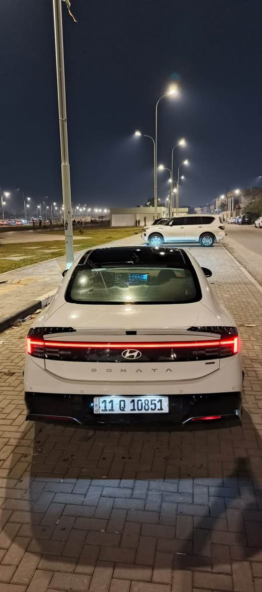 هونداي سوناتا هايبرد خليجي *2025* 
زيرو زيرو زيرو بالضمان وكالة هونداي العامة بانوراما فول مواصفات للاخير 1/1 شاشة متصلة جميع مواصفات الفول داخل جملي مميز رقم بغداد مرقمة وكاملة لوحات وسنوية مطلوبة الى المصرف الصناعي نظام مقترض و كفيل نفس البيت  بغداد.

السعر:خاص وتدلل
مكان السيارة البصرة.
للاسفسار: *********** البصرة, العراق
