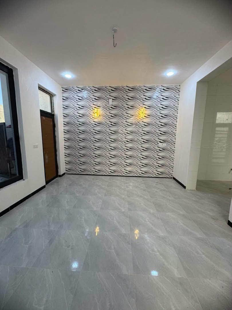 دار  للبيـــــــــــــــــــع  بناءً حديث حله حي نادر الاولى شارع الحسن 

المساحــــــة 120متر طابو زراعي سند 25

الــوآجـــهــة   10متر
النــــــــــــزال 12متر
       
       تفــاصيـل الــــدار طابقين بناء حديث 

الطابــــــــــق_الأرضـــــــــــــي

غـــرفة نـــوم وصاله وكليدور ومطبخ ومجمع صحيات

الطابـــــــــق_الثانــــــــــــــــي

غـــرفتين نـــوم وكليدور مجمع صحيات 

الاستفسار أكثر ***********
***********
مراجعة مكتب سومر للعقار حله نادر الاولى على الشارع الخدمي قرب حسينيه حنتوش
