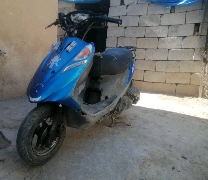 للبيع دراجه اوتوماتيك  الدراجه فقط تريد تبديل نوزل تايرات نضاف سلف شغال لايت شغال دراجه نضيفه السعر 100 الهاتف ***********
