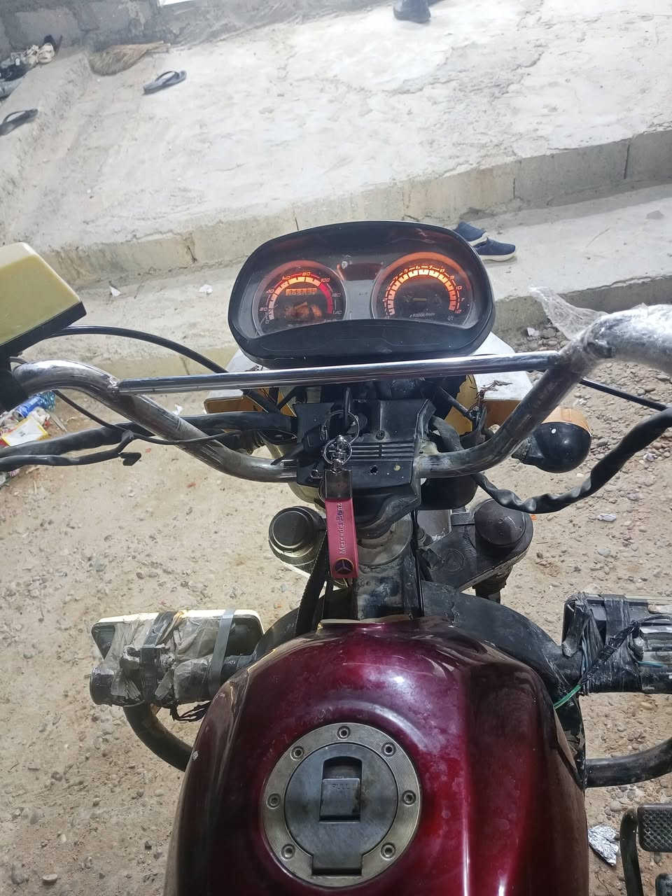 ستوته للبيع السعر 800 وبيها مجال زنقوره ***********
