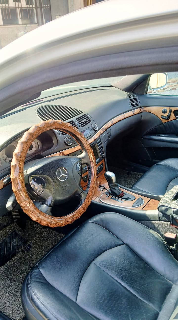 للبيع
مارسيدس e_ class w211
2002
محدثة بجم 2008
محرك 320 الافضل من بين جميع محركات مرسيدس
فول مواصفات 
تبريد وتدفئة ثلاث قطع
كير اوتو + عادي
مثبت سرعة
تحكم كشانة 
خزن ميموري ثلاث وضعيات
كشانة تدفئة ثلاث مستويات
سيدي چنجر ست اقراص
ستيرن كهربائي
تكوات كهرباء
مرايات كهرباء + اشارات
تحكمات ستيرن
كروز سرعة
شاشة اعطال
فتحة سقف
حساسات امامي خلفي
السيارة جاهزة وشاشتها صفر مسج
مكان السيارة الموصل 
***********
