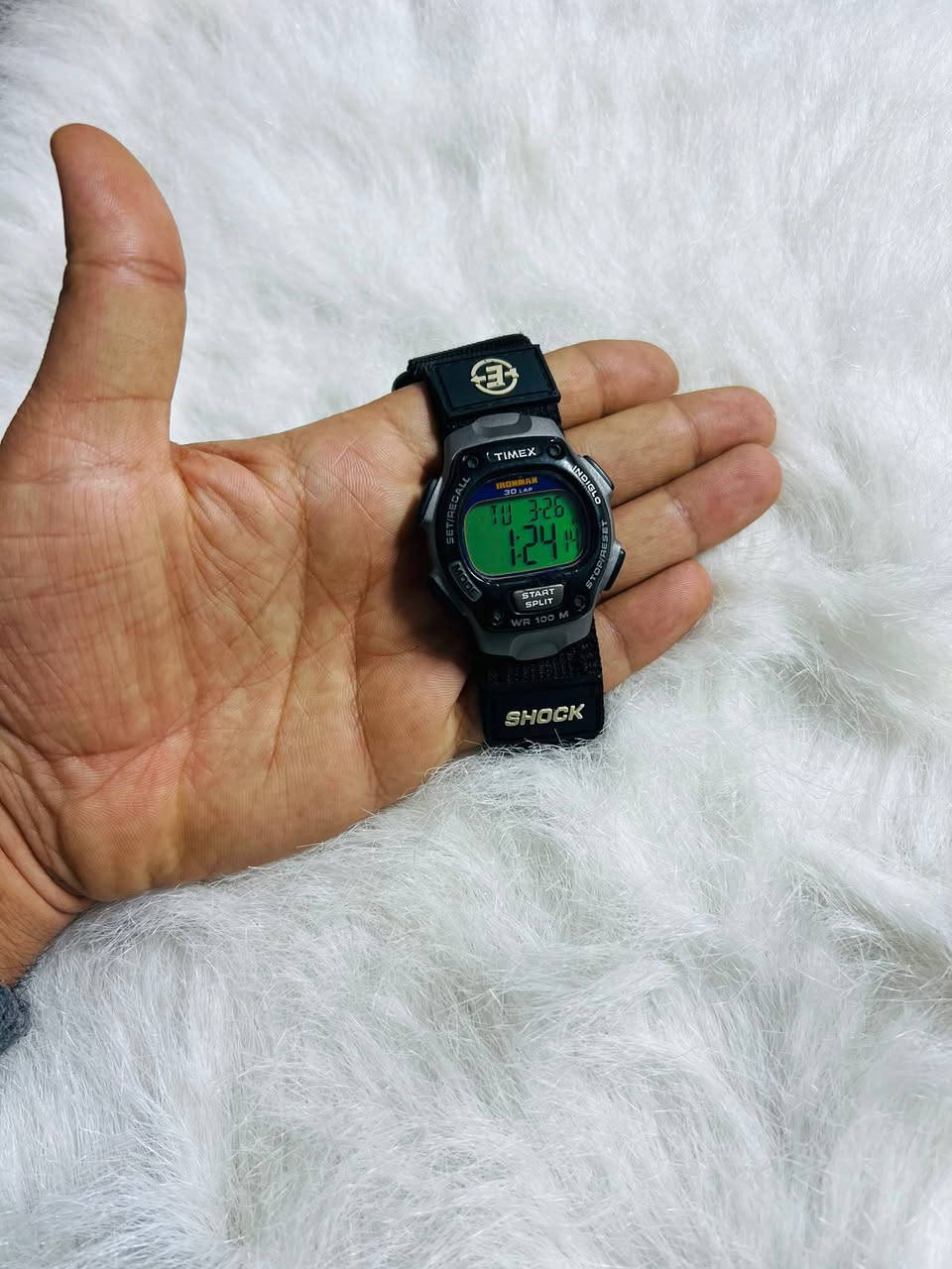 السلام عليكم
ساعه تايمكس باله امريكي اصلي نضافه تامه 
منفذ للتاريخ 
اليومي شهري 
اضاءه لد داخلي 
ظغط مي 100m 
لايت جرس منبه 
سعر الساعه 50 ألف 
يوجد توصيل


**إذا كنت صاحب هذا الإعلان وتريد حذفه لأي سبب، رجاءا أرسل رسالة إلى الدعم الفني**