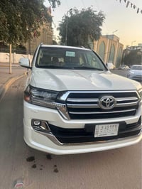 للبيع لاندكروز موديل 2019ساز باب الأول رقم بغداد بسمي مشروع وطني مكفول...