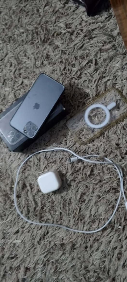 السلام عليكم ايفون ١١ مبدل شاشه وبطاريه اصليات من  الاماني فيس ايدي شغال كاميرا  شغال يدعم تحديث 2026) للبيع او مراوس بايفون شعدك نزل الرقم ***********
