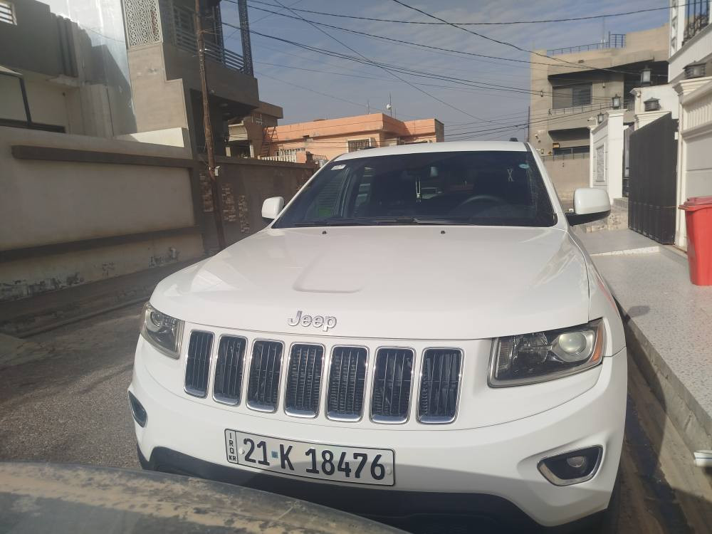 جيب لاريدو موديل 14
سيارة نظيفة كلش كلين 
فقط بيها كم مكان بارد من جهة السايق 
وجهة الجامرلغ مالت السكن هم بيه شبر ونص بارد خفيف 
ماشية 139 ميل 
كير ومحرك بالشرط 
سنوية 2031 بطاقة بانزين هم بيها
للتواصل 
*********** كركوك, العراق
