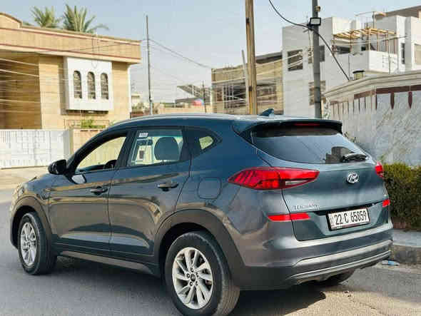 السلام عليكم 
من رخصة الأدمن المحترم         👇
للبيع سيارة توسان 2019  سعر 158 وبيها
مجال.                                     👆
وارد امريكي بيها حادث دعاميه فقط 
الباقي كفالة عامة 
مكينة وكير كفالة شاصي ولغد كفالة 
السيارة جديدة بمعنى الكلمة 
مواصفات السيارة نص فول 
معروفة مواصفات السيارة 
مكاني بغداد 
السعر 158 وبيها مجال بلاش والله ماكو هيج سعر 
رقمي ***********
