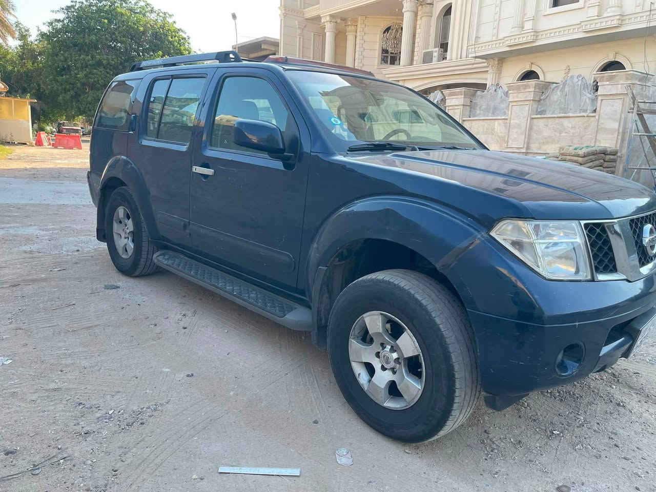 نيسان باثفندر ٢٠٠٧
وارد امريكي 
٧ راكب 
٣ قطع تبريد 
محرك حجم ٤٠٠٠ ستة سلندر 
_فتحة سقف 
_تدفئة بالكشنات وكشن كهرباء
_دوسة السكليتر و البريك كهرباء تتقرب و تتبعد 
_مري كهرباء 
_مثبت سرعة 

السيارة حادثهة جاملغ وباب خلف السائق 
و بيهة قطعتين اضافية يعني اربع قطع 
بيهة شخوط و ملاحظات 
السعر 80 وبيها مجال 
مكاني بغداد حي الجامعة 
***********
