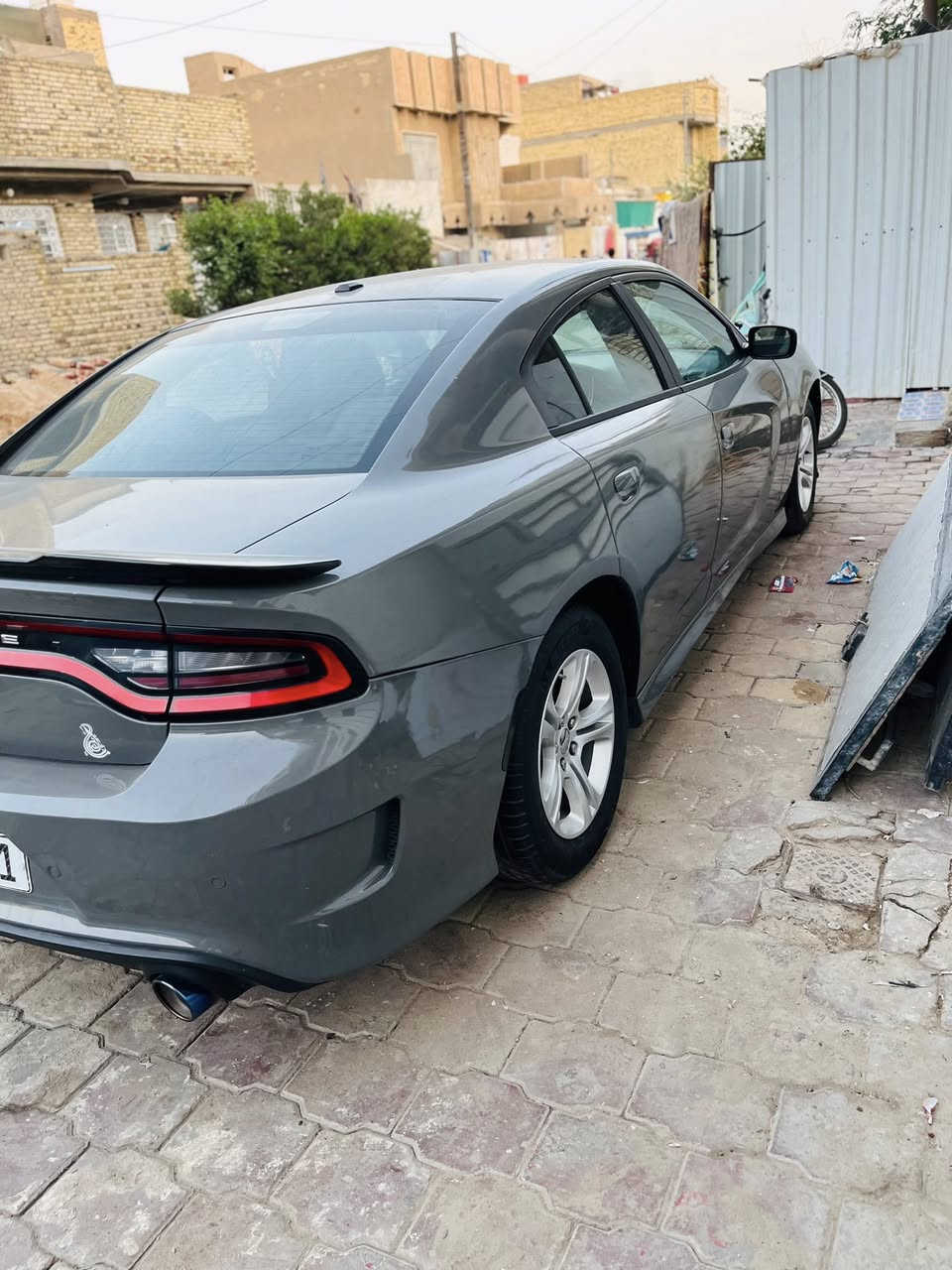 السلام عليكم جارجر 2018أصل خليجي لون سمنتي ماشيه 190 الف رقم بغداد جديد انكليزي بسمي مشروع وطني سنويه ل 30 تحويل مباشر السياره بيها جاملغ وبنيد وباب خلفي جهت العبري ومصبوغه حزام اثر جراد بدون قماره وجنطه كير ومكينه واكسن بالشرط حداديه قبل شهر نافضها وتخم تاير جديد ميكانيك جاهز للأخير بالشرط غرفتها جديده السعر 170$وبيها مجال رقمي ***********بالعافيه ع الياخذها سياره جديده وما مشتغله خط
