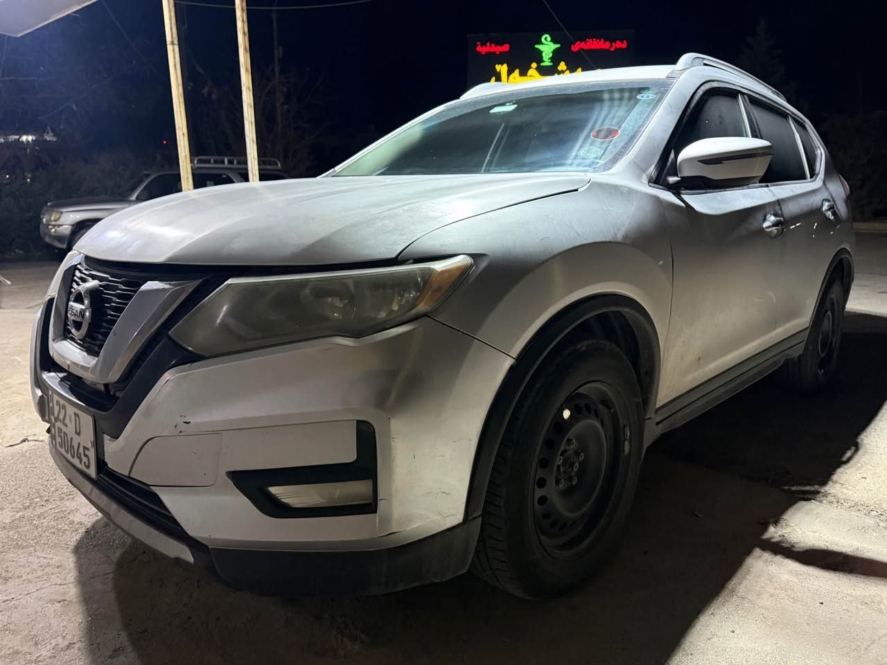 نیسان رۆگ ٢٠١٧
مواسەفات SV 
چوار پارچە سبوغ سەرە شاسی گرتیە
كاڵبونەوەی هەیە كەمە و نەرمەتەزرەی هەیە
سەیارەكە بەناوی خۆمە سەنەوی نوێیە 
رادار و بەسمە و شەغال و تەبرید مەركەزیە ئاوێنە ئیشارەت ...
تایەی تازەگۆراوە ، حدادی دەوێ 
١٦٥ كلم رۆیشتوە 
وێنەی پارچەكانیم داناوە 
تكایە جوان بیخوێنەوە هەمویم نوسیوە 
نرخی ١١٨ ژمارە مۆبایل *********** أربيل, العراق
