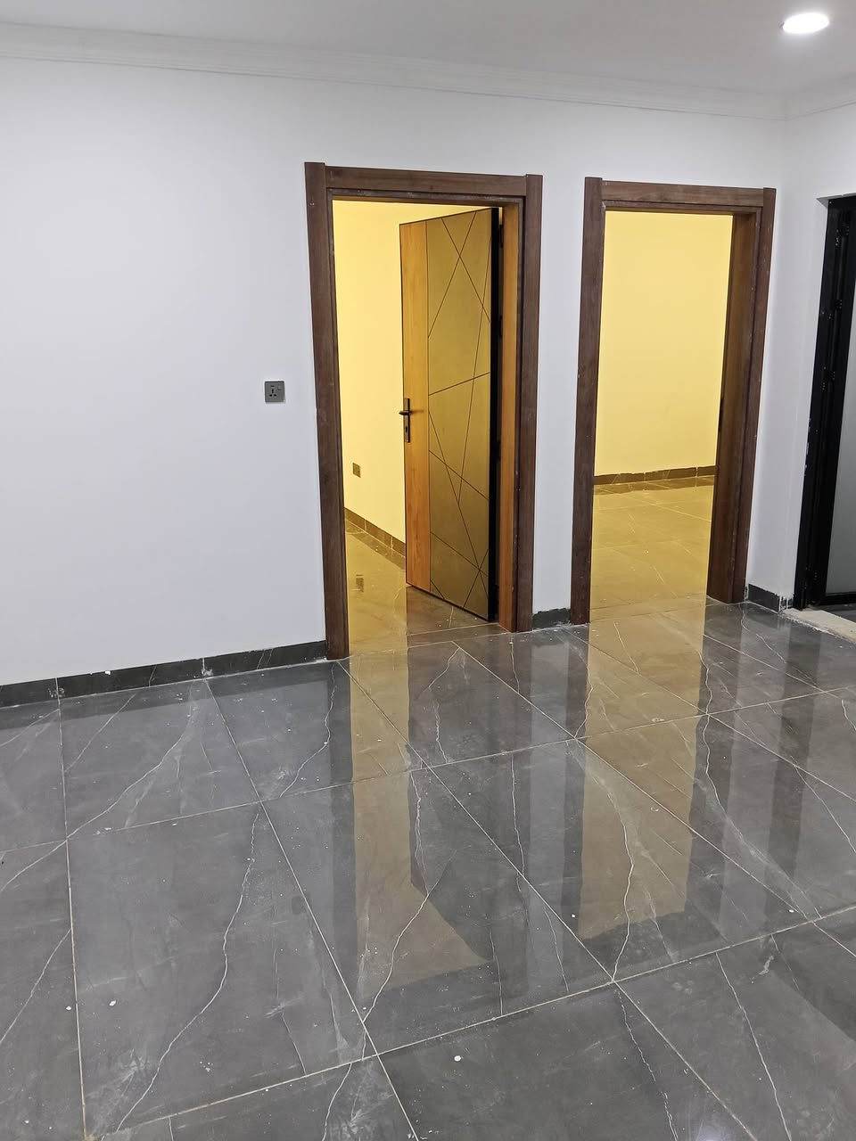 شقة طابق ارضي مجمع الشروق للبيع التفاصيل ***********بي واتساب
