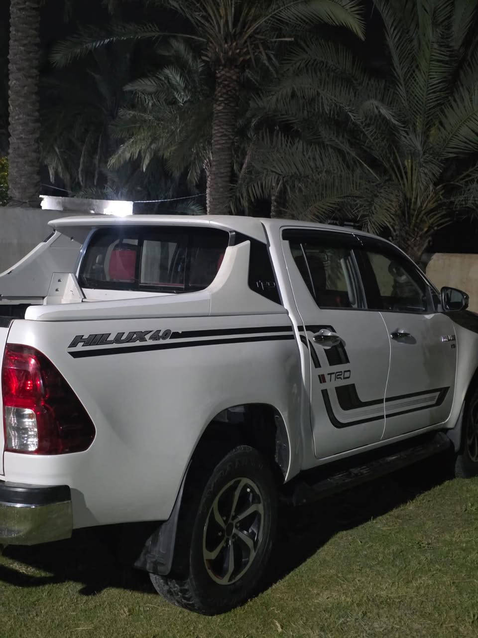 السلام عليكم
تيوتا هايلوكس  للبيع
موديل:2019
فئه :TRD
سته سلندر:6Vفول مواصفات 
تشغيل بصمه 
عدد البصمه بل ابواب 2
كير محرك مكفولات 
السياره بيه بل جاملخ الامامي شويه بارد
وبيه رصعات حالوب
تبريد شغال قطعتين 
دوشمه كامله لون احمر
تخم تايرات
وبعد عده مواصفات مامذكوره 
السياره مالت جناي مناقصه برغي
كير اوتوماتيك 
رقم انكليزي بابل 
سعر السياره 310وبيه مجال
للستفسار اكثر خاص او واتساب
***********
