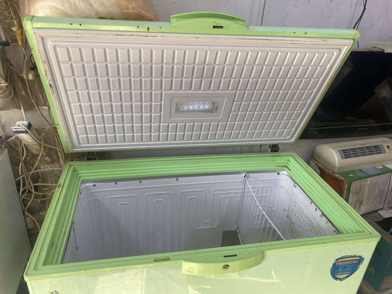 ‏مجمدتان ‏للبيع سعر الواحدة 160 المكان حلا سنجار محل ورشة أبو محمد مجاور طرشي سنجار تلفون *********** ￼
