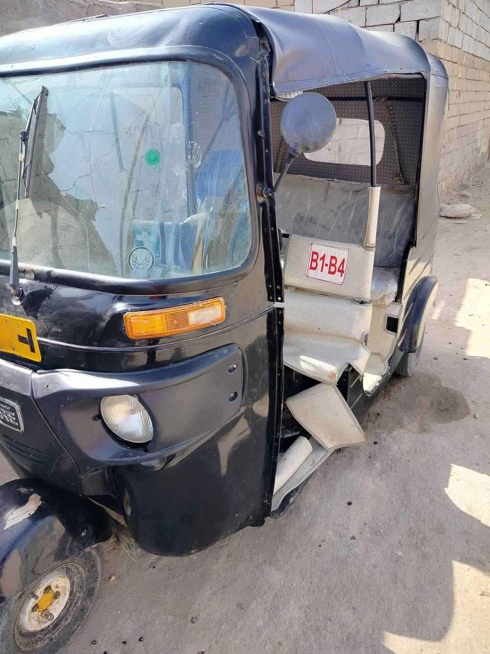 سلام عليكم تكتك للبيع معمره دوس موديل 15اوراق صولي عوزه بستم اوضفاير التكتك حالين شغاله  مستعجل ع بيعه ***********
