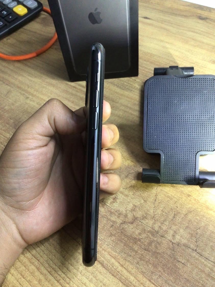 ايفون(IPhone 11pro) الصغير ذاكره 64 نضيف كلش شخط مابي مع الكارتون مطابق و كفر و شاشه مضلل مبدل فقط بطاريه اصليه تقره نسبه و الجهاز دبل سيم كارت ثنينهن شغالات و كلشي شغال بي مابي اي عيب مثل ما موضح بالصور 
سعر 275 بي مجال بسيط ( الجهاز نضيف كلش رجاءاً اذا متشتري لا تكسر بسعره) 
***********
و مراوس فقط ويه 14 برو ماكس حسب التفاهم غير ايفون لتراسلني