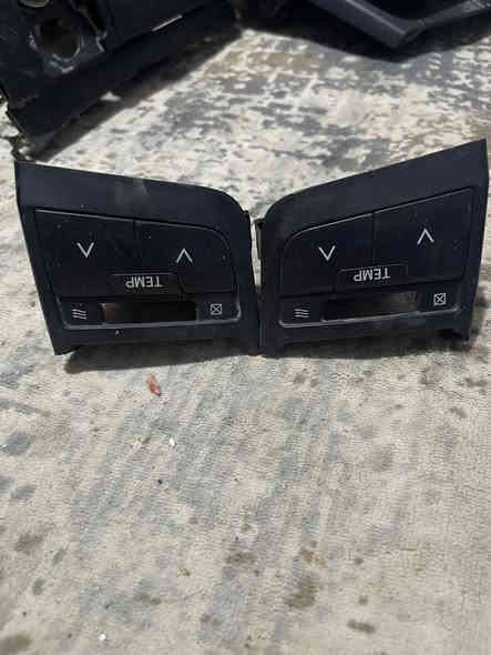 غراض دواخل لاندكروزر من ٢٠٠٨ إلى ١٥ غراض اصليه حدثت سيارتي واريد أبيع الأصليات كلهن شغلات أسعار مناسبه جدا 
التواصل على رقم *********** المكان بغداد م الصدر واليتصل يدلل وخادم
