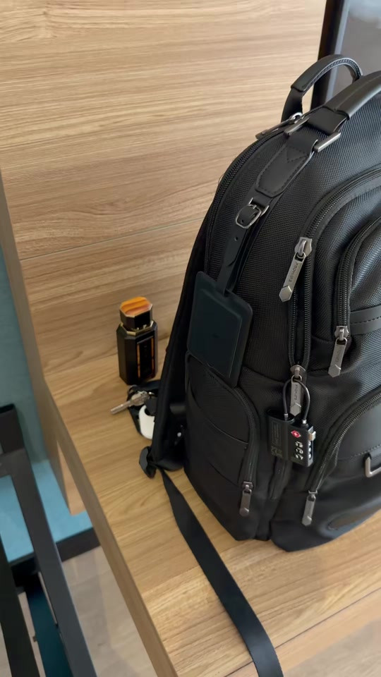 المجموعة الكاملة لتحديد الموقع : محفظة جلدية ذكية بتقنية Apple Find My وحجب RFID، شحن لاسلكي وبطارية 6 أشهر + حافظة جواز سفر مقاومة للماء مع فتحات للبطاقات والـ SIM وMicroSD + جهاز تتبع ذكي للحقائب متوافق مع iPhone/iPad يدعم البلوتوث 5.


**إذا كنت صاحب هذا الإعلان وتريد حذفه لأي سبب، رجاءا أرسل رسالة إلى الدعم الفني**