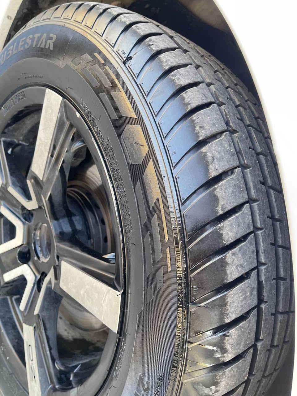 رينو سه فران موديل ٢٠١٢
٢٢٠ هه زار رويشتووه 
نيو جه مه لاخي لاي سه ياقي بؤياخه له سه ر ساخي بؤجواني
سه نه وي تا ٢٠٢٩ تازه يه
نمونه يه له جواني
٤ ويل و تايه ي لؤلي له ژيردايه
رؤني يادرؤليكي گيري ١ هه فته يه گؤريومه 
سيرڤسي عامم لؤ كردووه 
مواسه فات خليجييه 
به سمه يه
شوين قه لادزه
سحره كه ي ٨٥ گه لاو مه عامه له يه كي برايانه
*********** 

رينو سفران موديل ٢٠١٢
ماشيه ٢٢٠الف كيلومتر 
صبغ نص قطعه بس رفرف يم السائق للجمال 
سنوي مجدد حتي ٢٠٢٩
٤ ويل وتايرات جدد
هايدروليك مال كير تم تغيره قبل اسبوع
سيرفس عام قبل فتره
مواصفات خليجيه
بسمه
عنوان قلعدزن محافظه السليمانيه سعره ٨٥ و بها مجال
*********** Singapore
