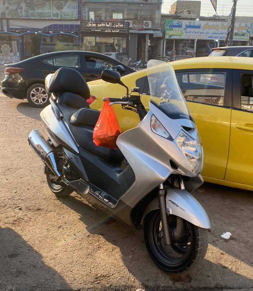 سلام عليكم
الي يدور مكفول ونازله من معرض MT

سلفر ونج لونين  (600) ماشيه 36 الف 
كرستال / دشبول نفخ 
ABS 
اوفر 
كلوب جنطه شغال
شاحن YSB سريع 
جهاز قارئ فولتيه الباتري 
جنطه مثلثة  شرط بلاديه رصاصي 
تاير خلفي جديد اندلوسي 
كلشي شغال بل دراجه مكفولة  كفاله عامه من التاير للتاير 

*********** وتساب مكاني الدوره
