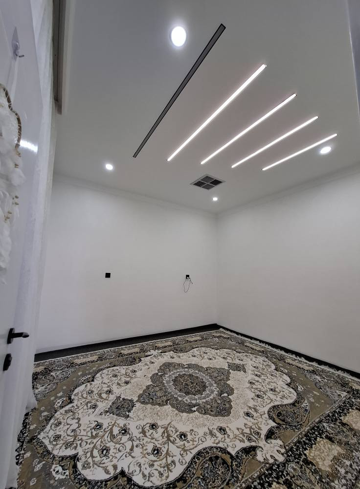 عربي 👇 کوردی 👇 
منزل 🏡 للبيع في أربيل 
مساحة 110 متر مربع طابق و بيتونة طابو صرف فول مواصفات قليل مستخدم مقابل حديقة شارع يمي 12 متري 
يتكون بيت بيها... كراج نظام بوكسات+ استقبال+ مطبخ حار و بارد صالة غرفة نوم مجموعة صحيات+ بيتونة 
سعر جدا مناسب .أي شخص تشتري هذا بيت للإيستثمار للإيجار 250 ألف دينار شهري
عنوان أربيل 📍 حي تعجيل جديد قرب بنصلاوة 
الاستفسار تواصل 0750,497,3000 واتساب و فايبر 
 ****----****----****----****----****
کوردی 👇 
خانوو🏡 بەرامبەر حدیقە بۆ فرۆشتن لە هەولێر 
بەنرخێکی زۆر گونجاو 🔥 
ڕووبەری 110 مەتر مربع  یەك قات و بەیتونە تاپۆ فول مواسفات کەم بەکارھاتووە کۆڵانی 12متری لەموقیعێکی زۆر باش 
خانوەکە پێک دێت لە.
گەرج نیزام بۆکسات چێشتخانەی سارد و گەرم ژووری میوان هۆڵ داخلی و ژووری نوستن حەمام و توالێت+ بەیتونە 
ناونیشان هەولێر 📍 تەعجیلی نوێ نزیك بنەسڵاوە 
بۆ زیاتر زانیاری پەیوەندی بکە 
0750,497,3000 واتساپ و ڤایبەر أربيل, العراق
