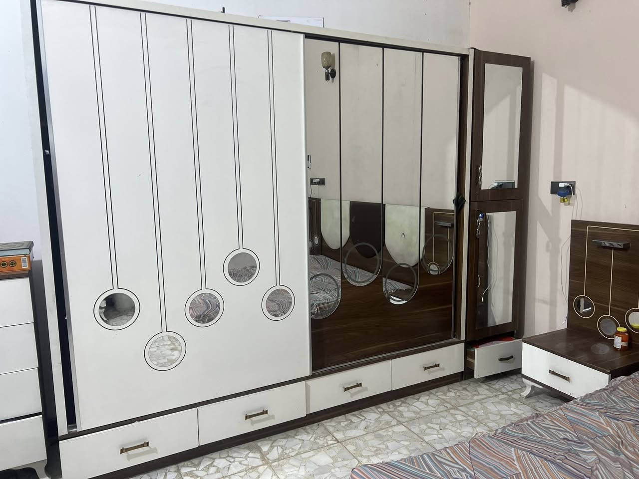 📢 أغراض بيت مستعملة للبيع🏠
السلام عليكم شباب.. عندي هاي الغراض ورايد أبيعها، والأسعار بيها مجال للشراي:
• 🛏️ غرفة نوم تركية:
• السعر: 300 ألف (وبي مجال بسيط للشراي).
• ❄️ مجمدة رويال (Royal):
• الحالة: كولش ممتازة وتجمد ثلج فول.
• السعر: 200 ألف.
• 💨 مبردات حجم صغير (عدد 2):
• السعر: 45 ألف للوحدة (وبيها مجال قليل).
• ☀️ بردات سحب:
• السعر: 20 ألف للوحدة.
• 🛌 سرير نفر واحد:
• السعر: 45 ألف (وبي مجال).
• 🗄️ ميز جرارات (3 جرارات):
• السعر: 30 ألف (وبي مجال).
• 🍽️ ثلاث ماصات مع الستاند مالتها:
• السعر: 20 ألف (وبيهن مجال قليل).
• 🚲 باسكل أحمر:
• السعر: 50.
• 🚲 باسكل أزرق:
• السعر: 25.
• ⌚ ساعة:
• السعر: 5000.
ملاحظة: والأسعار بيها مجال للشراي
📍 العنوان: بابل - حي الأكرمين.
📞 للاستفسار أو الشراء اتصلوا على: ***********
