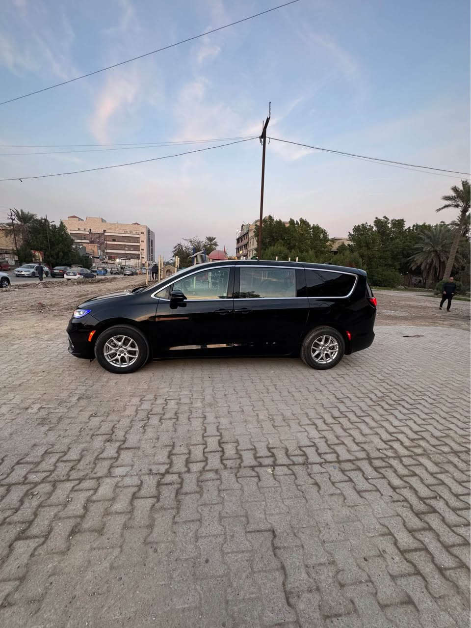 السلام عليكم 
باسفيكا موديل 24السياره جديده بمعنى الكلمه 
السياره فول عدا الفتحه ماشيه 15الف ابواب +صندوك كهرباء السياره بدون صبغ بدون حادث بيها تقرير مياه امطار ومبدللها سستم كامل لسعر 250وبيها مجال مكان السياره الغزاليه للستفسار اتصل *********** بغداد, العراق
