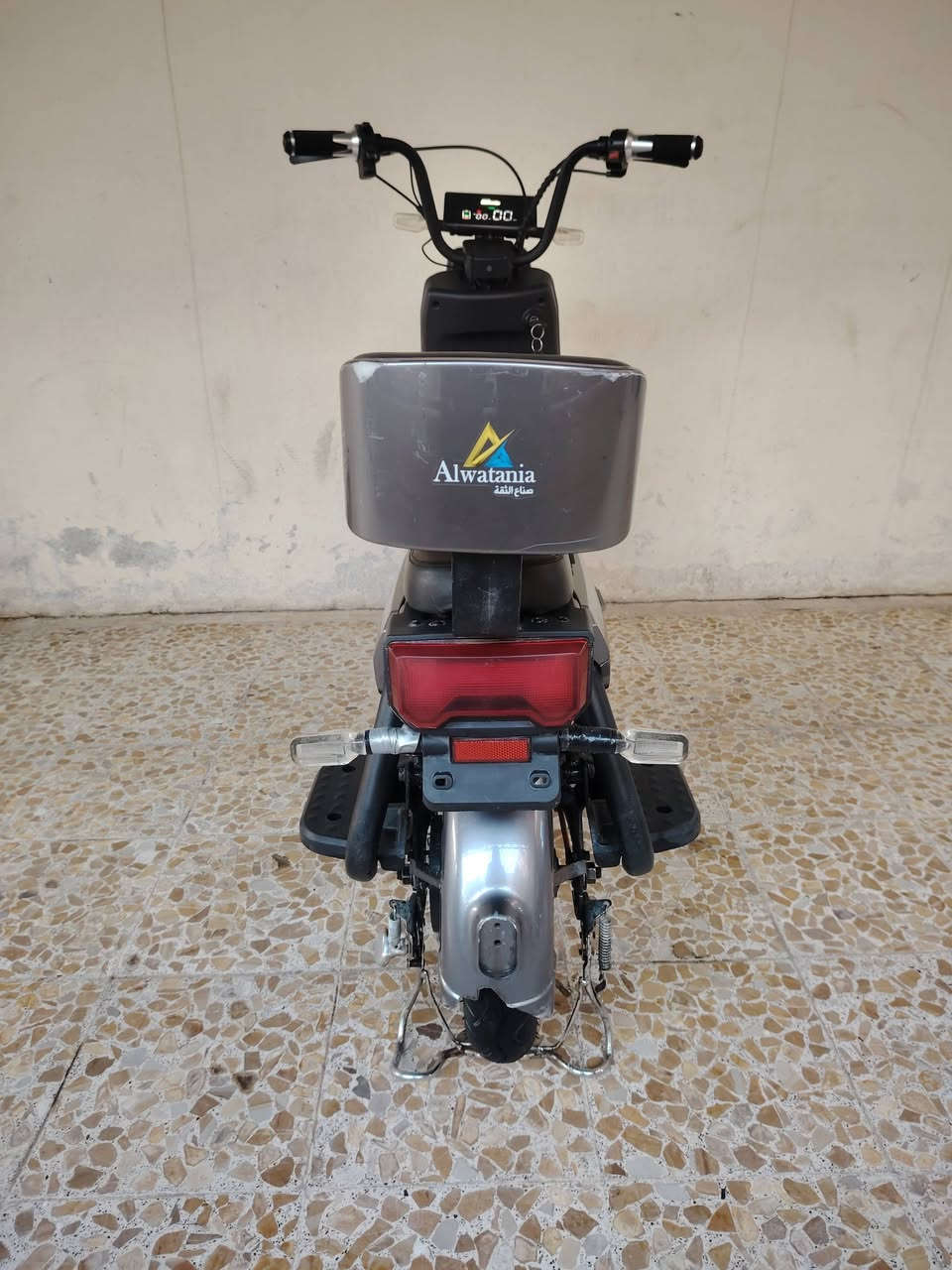 سلام عليكم ورحمه الله وبركاته
دراجه شحن نوعيه صناع الثقة
عدد البطاريات 5 جدد شرط
ليت +بك ليت +اشاير +هورن =كل شغال شرط فول
السعر(250) الف
مكاني #الموصل اليرموك قرب الحديقة
رقم الهاتف للتواصل (***********)
