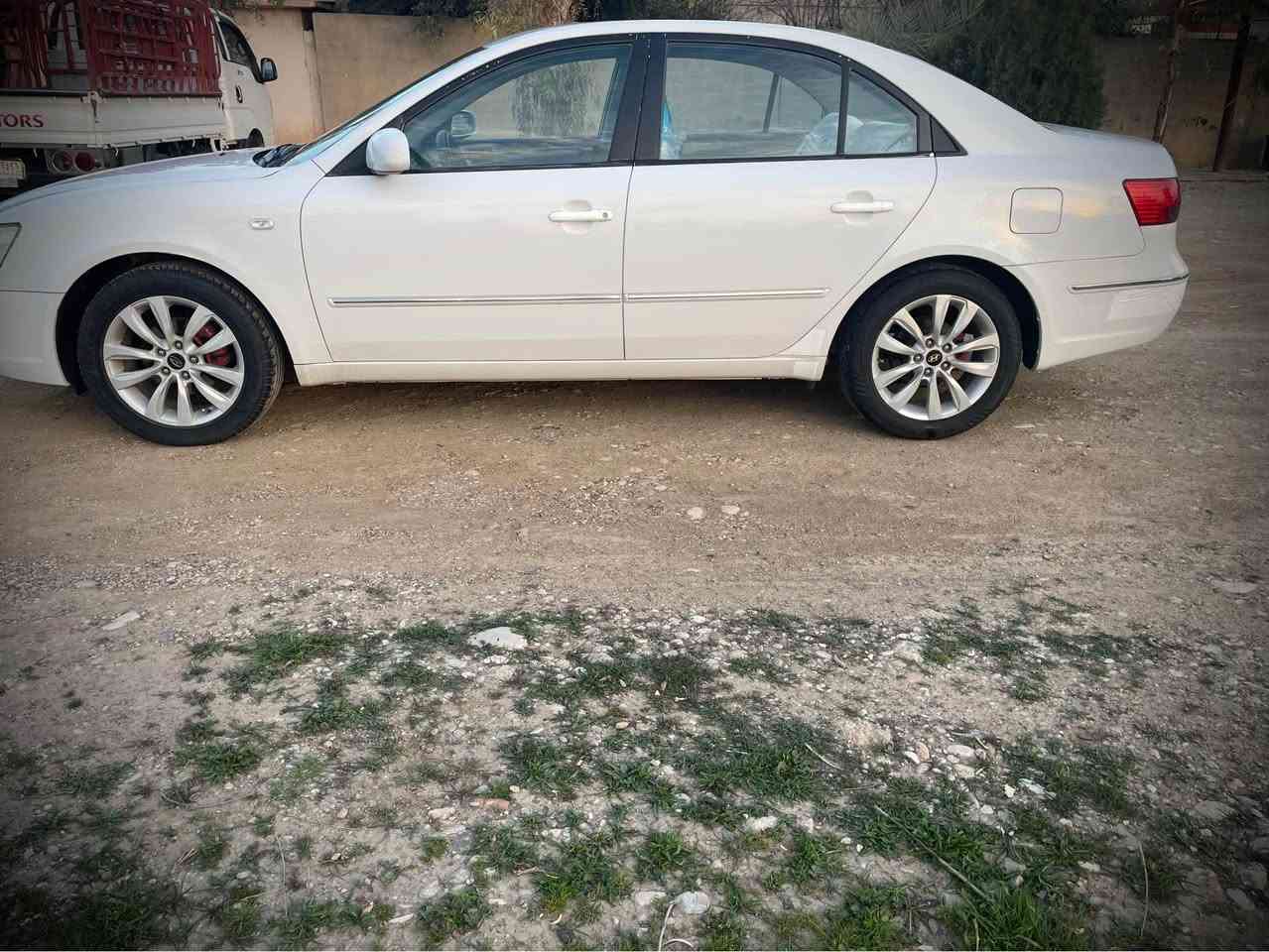 سوناتا موديل ٢٠١٠مةكينة٢٠vvtيةك نيزام يةك چاملغ پيشةوة سبوغة بي ناگرتن يةك بةلة بونيتةكةي سةنةوي يةك مانگي ماوة  مةكينةي سةرفو بو خاري نية گير بةشةرتة چوار تايةي تازةية هةمو كياني بةشةرتة تةبريت گةرميو ساردي بةشةرتة ناو نيشان :كةركوك شوان :ز:***********:/*********** كركوك, العراق
