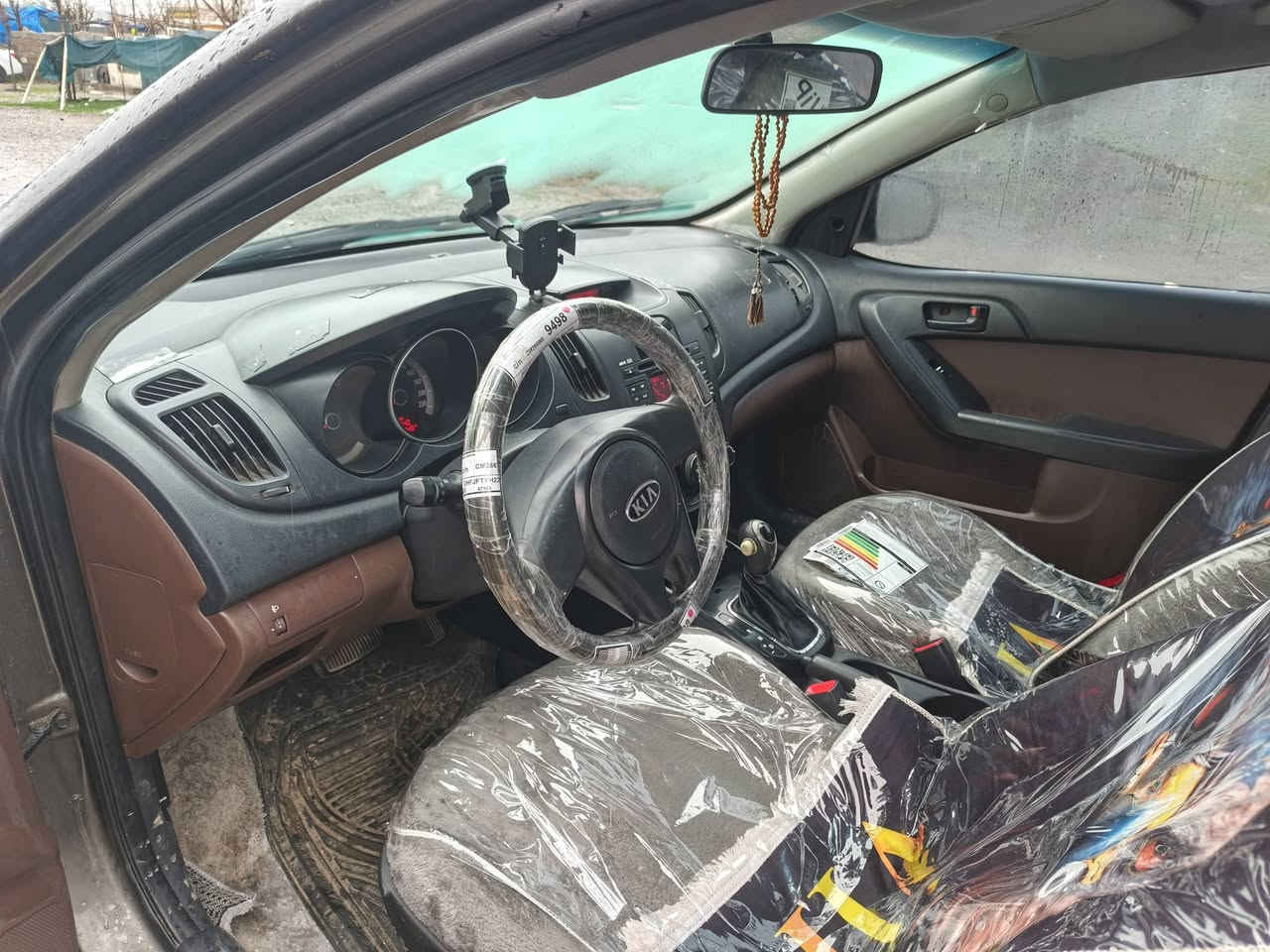 كيا سيراتؤ 2011
مه نه فئست و. وكاله 
گير مه كينه به شه رت 
توندو تؤلى به شه رت 
به سبوغ عام ده فرؤشين 
پشتى ده حمئكى خه فيفى هه يه 
شوئن رانيه 
ژماره ى خاوه نه كه ى ***********+ وتس ئاب
