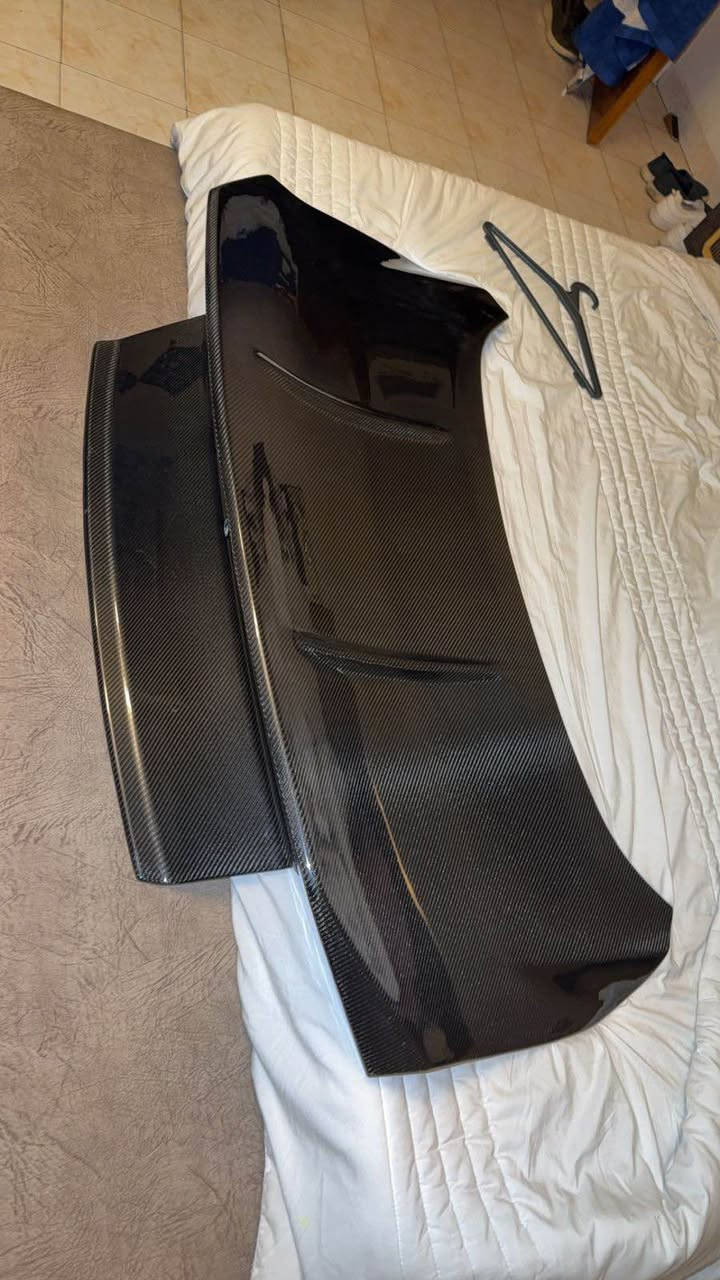 سلام عليكم 
صندوك كاربون فايبر للبيع ( موستنك) يرهم من موديلات ١٥ لحد ٢٣ كاربون فايبر حقيقي 
تواصل
*********** بغداد, العراق
