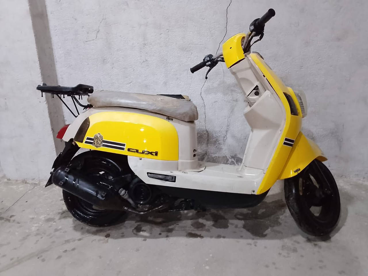 بوليس كابريته اي نقص مابيه مكينه حلوه تخبل لايت شغاال شااير عوزه باتر فقط مفتوحه مره وحده سعره ٦٥٠ وبيه مجال قليل رقمي ***********
