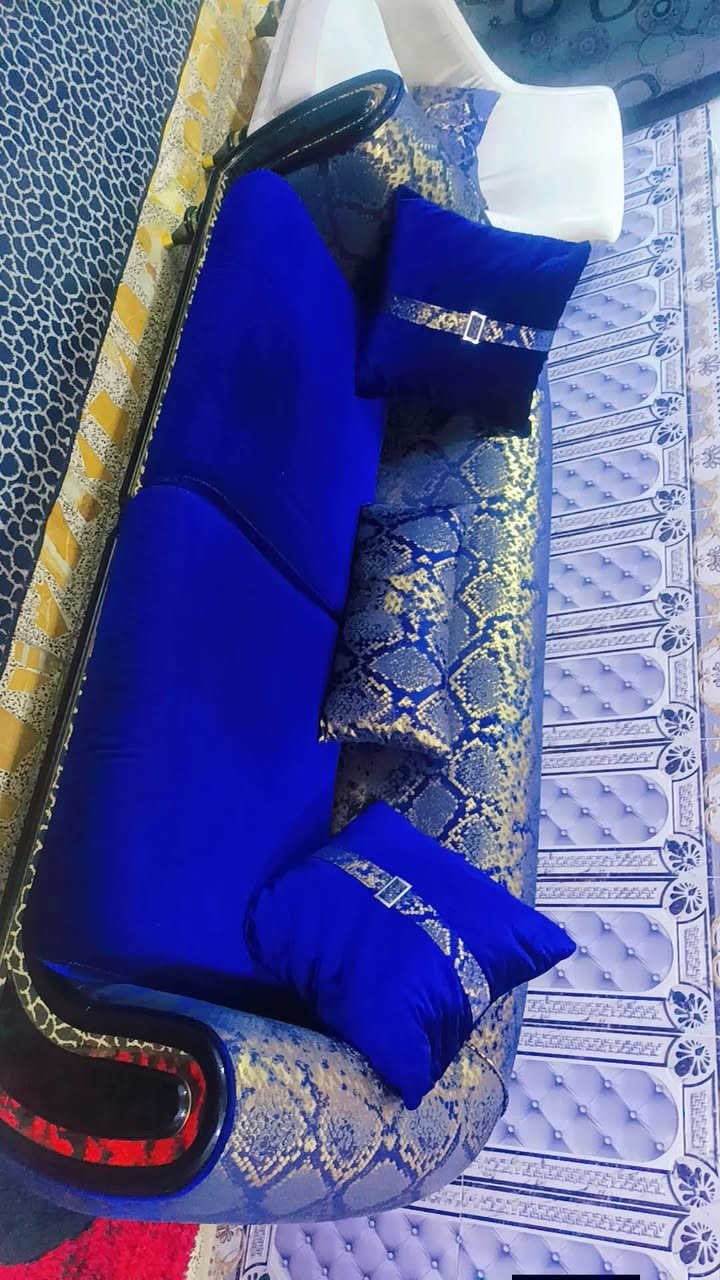 السلام عليكم تخم تركي ثقيل تكمه8مقاعد للبيع ميز طعام اربع كراسي مكان بغداد الدورة شارع ستين ***********
