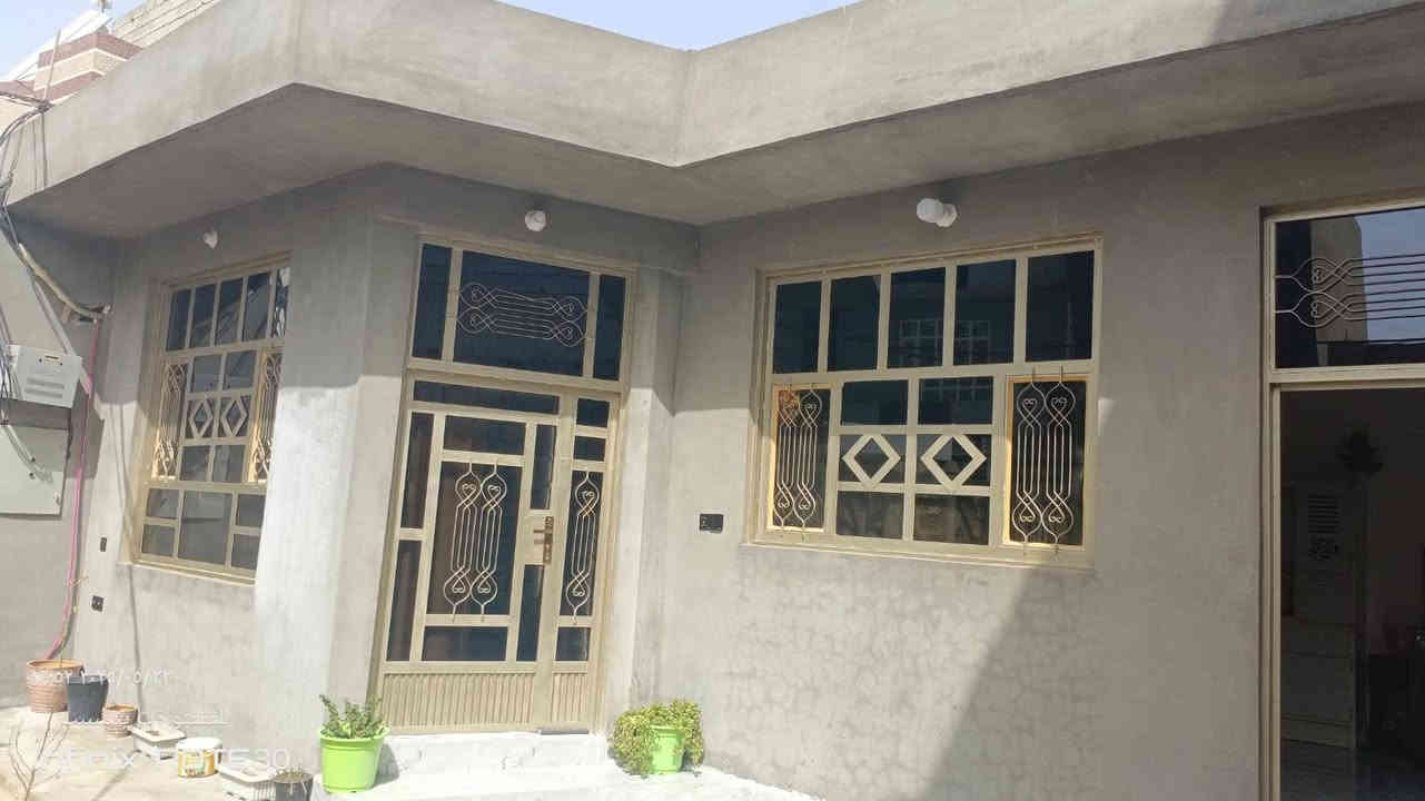 السلام عليكم دار البيع مساحته 200متر يتكون من غرفتين نوم وصاله ومطبخ واستقبال في بهرز حي القادسية قرب أسواق سنبله
***********
